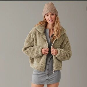 American Eagle Bear Hug Sherpa Jacket XS